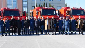 8 νέα οχήματα στις Πυροσβεστικές Υπηρεσίες Θεσσαλίας από την Περιφέρεια (video)