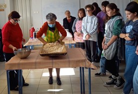"Μαθαίνω να ζυμώνω ψωμί" στο 3ο Γυμνάσιο Τρικάλων 