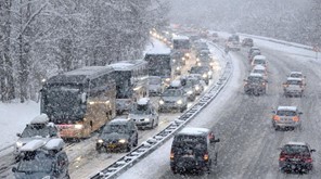 Προσοχή αν πάτε σήμερα Αθήνα - Προβλήματα στη εθνική οδό λόγω χιονόπτωσης