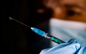 Εμβολιασμός: Ανοίγουν τα ραντεβού για την τρίτη δόση για όλους