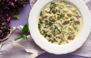 Μαγειρίτσα αυγολέμονο: Μια πεντανόστιμη συνταγή για το βράδυ της Ανάστασης 