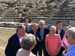 Στο Αρχαίο Θέατρο Λάρισας η Ευρωπαία Επίτροπος 