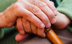 Δύο γυναίκες πήγαν να εξαπατήσουν ηλικιωμένη στην Οιχαλία-Η 76χρονη δεν τους άνοιξε την πόρτα