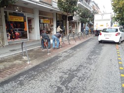 Θέσεις στάθμευσης για μηχανάκια στην οδό Καποδιστρίου 