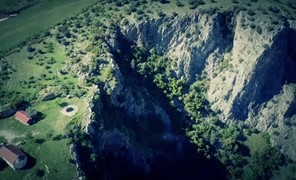 Ενας άγνωστος κρατήρας μετεωρίτη δίπλα στην εθνική οδό Λάρισας - Τρικάλων (Bίντεο)