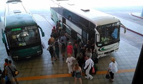 Συνωστισμός στο ΚΤΕΛ Τρικάλων - Προβλήματα στις μετακινήσεις λόγω της κατάληψης στα τρένα 