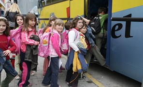 Θα μοιραστούν 1,9 εκ. ευρώ οι μεταφορείς μαθητών 