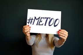 Deutsche Welle: #metoo στην ελληνική δημοσιογραφία - Προσωπικές μαρτυρίες για ειδεχθή περιστατικά 