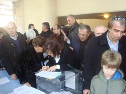 Mεγάλη προσέλευση στις εκλογές της Ν.Δ. στα Τρίκαλα (EIΚΟΝΕΣ)