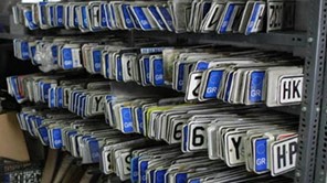 Ο Δήμος Τρικκαίων επιστρέφει πινακίδες και άδειες κυκλοφορίας οχημάτων  
