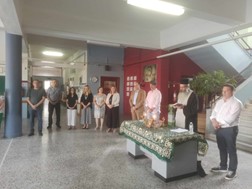 Στο Εσπερινό Γυμνάσιο-Λ.Τ και στο Εσπερινό ΕΠΑΛ ο Διευθυντής της Δ.Ε. Τρικάλων Αλέξανδρος Καπανιάρης για τον αγιασμό