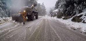 Νέα χιονόπτωση στα ορεινά των Τρικάλων - Επιχειρούν 18 μηχανήματα 