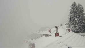 Χιονίζει στα Τρίκαλα – Πού χρειάζονται αλυσίδες στο οδικό δίκτυο 