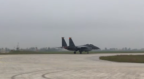 Λάρισα: Γιορτάζει η Πολεμική Αεροπορία - Εντυπωσιακή απογείωση F-15 στην 110 Π.Μ. (video)