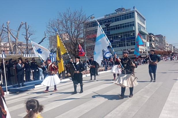 Με λαμπρότητα γιορτάστηκε στα Τρίκαλα η Εθνική Επέτειος της 25ης Μαρτίου 