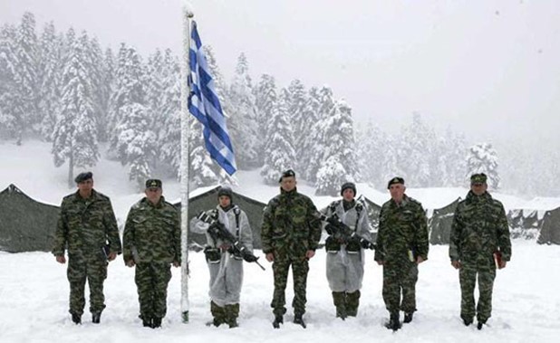 Εικόνες από την επίσκεψη του Αρχηγού ΓΕΣ στον χειμερινό καταυλισμό της ΣΜΥ στο Περτούλι