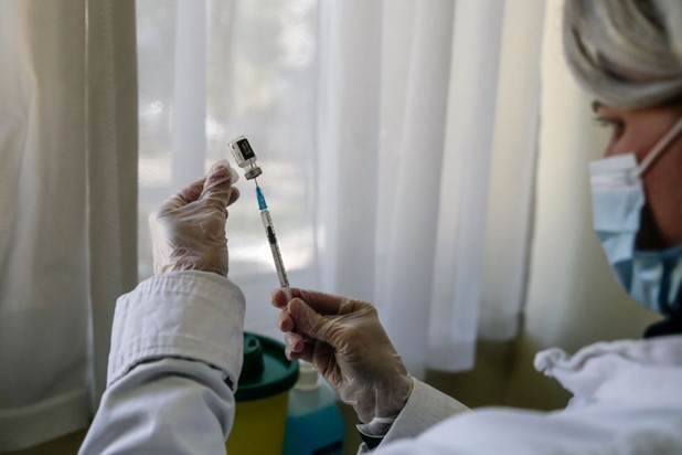 Εμβολιασμοί: Ανοίγει την Παρασκευή η πλατφόρμα για τις ηλικίες 65-69